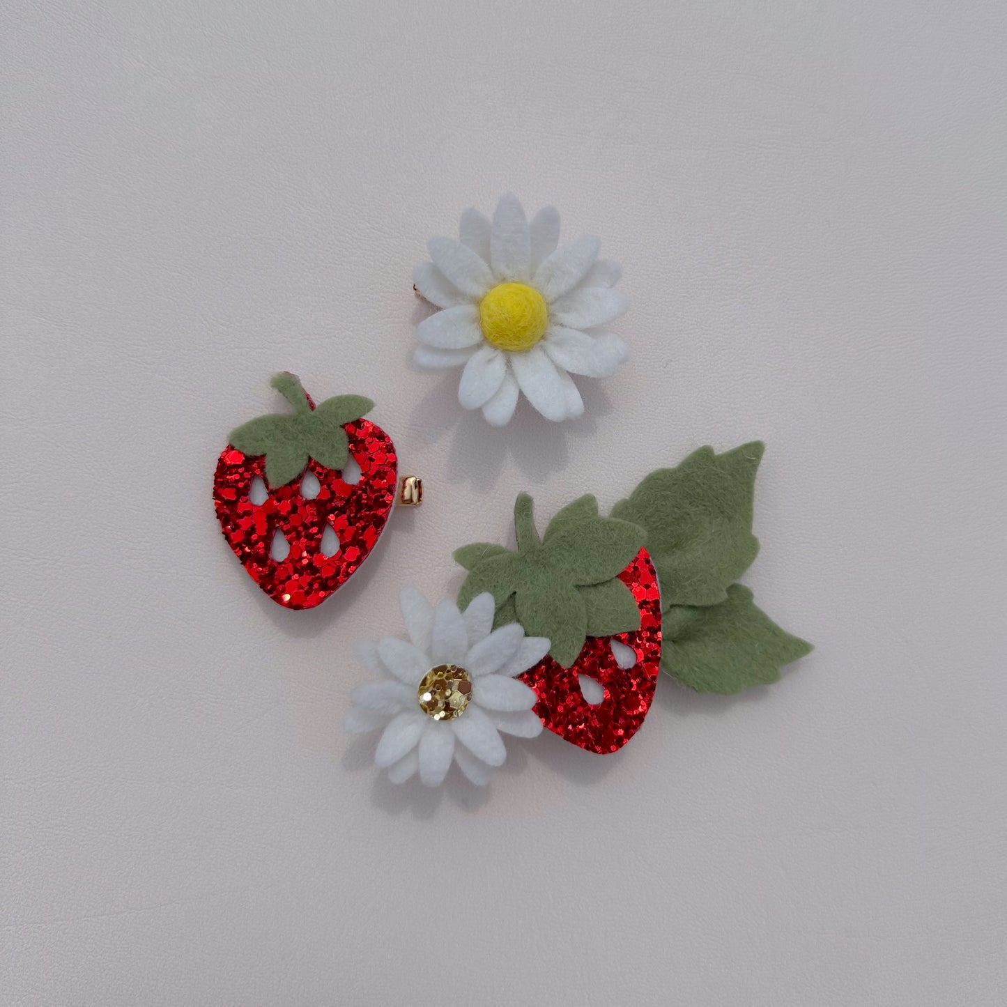 Strawberry & Daisy Die Glitter Glitter On The Wall Exclusive
