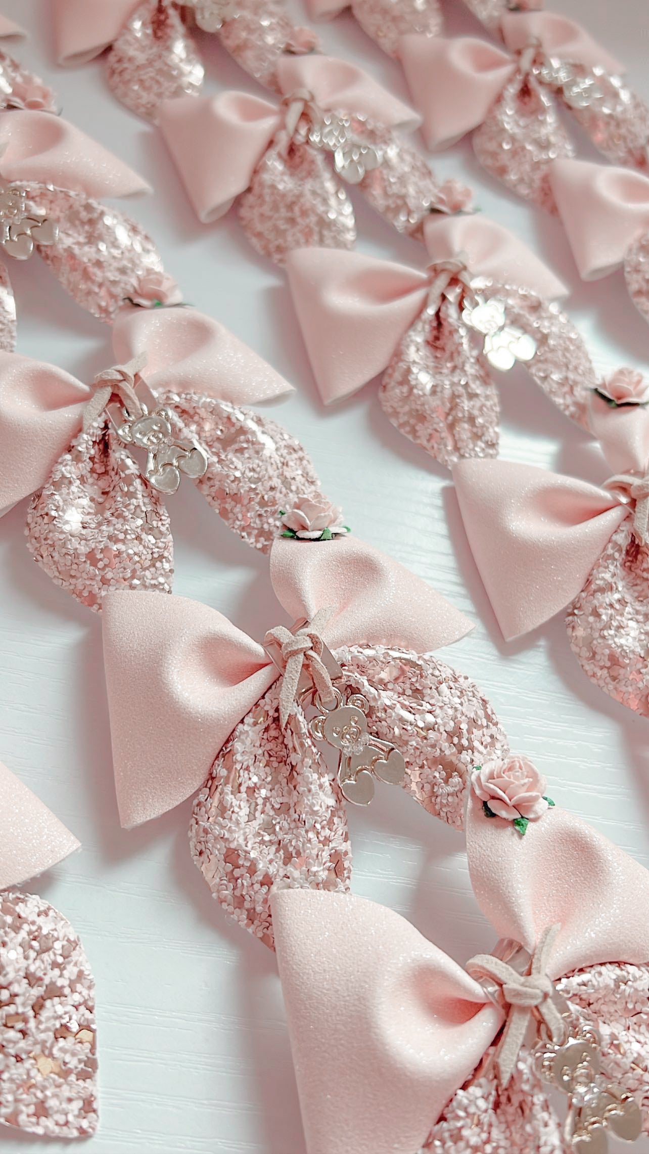 Loveable Bow Die Glitter Glitter On The Wall Exclusive