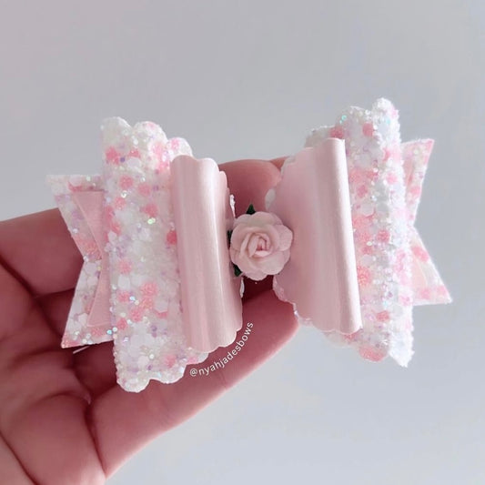 Scalloped Dolly Small & Medium Bow Die Felt-Better