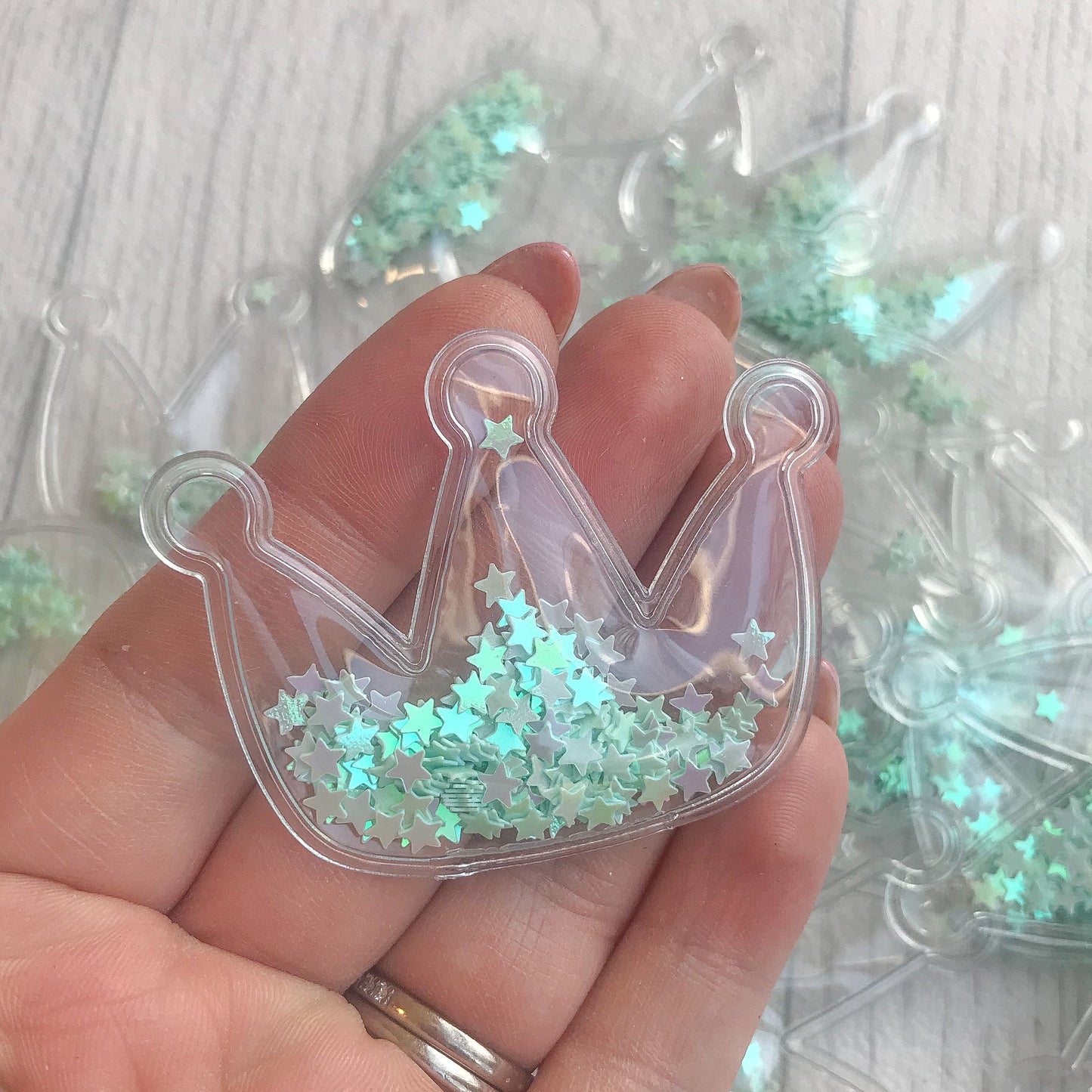 Shaker Sequins Filled Crowns Mint