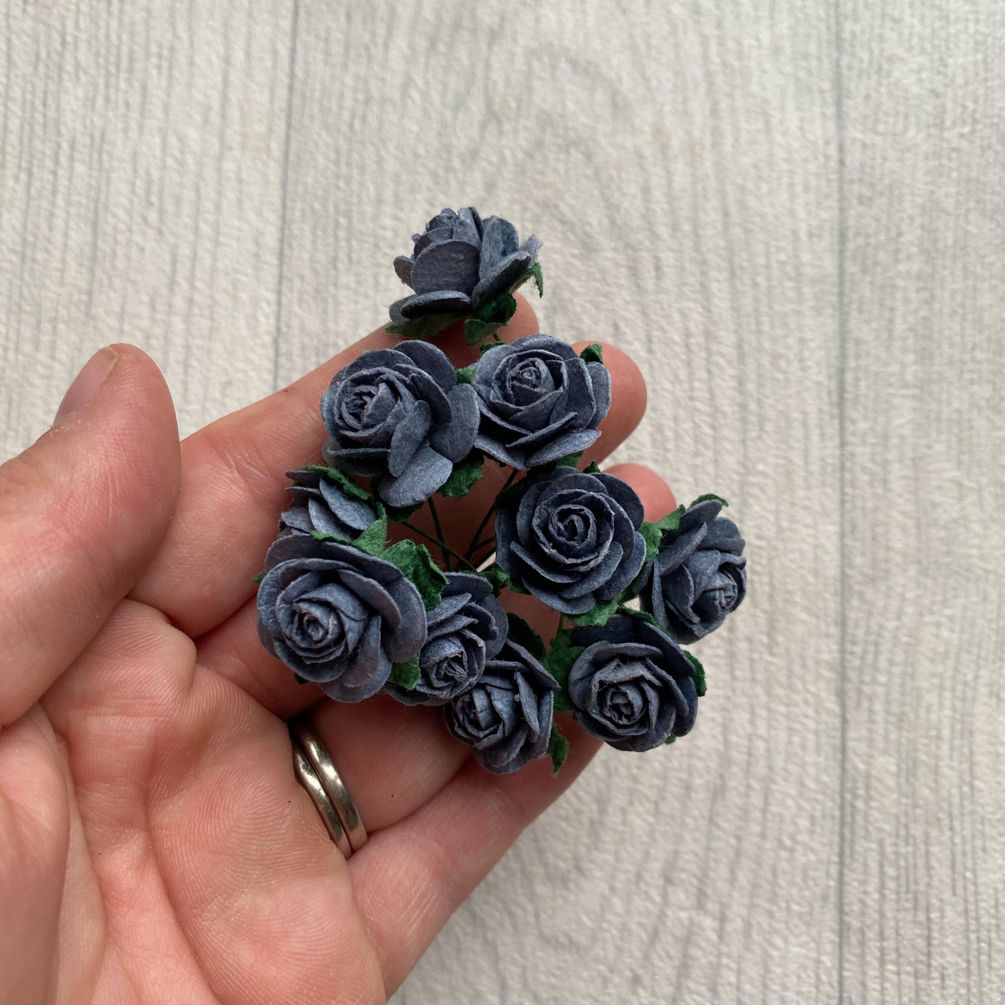 Mulberry Paper Flowers Palma Grey Open Roses